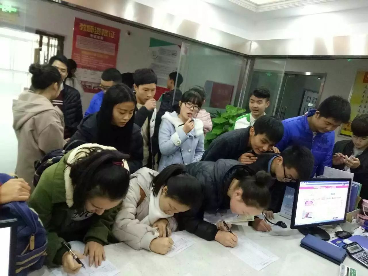 四川省今年成人高校招生录取控制分数线划定